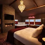 Wellness Tuin - Boudoir - Ultieme Partner Beleving - Indoor Jacuzzi En Openhaard En Prive Sauna - In Romantische Stijl - Gratis Fles Prosecco & Leuke Partner Connect Box ! Horst