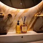 Hytte Wellness Tuin - Boudoir - Ultieme Partner Beleving - Indoor Jacuzzi En Openhaard En Prive Sauna - In Romantische Stijl - Gratis Fles Prosecco & Leuke Partner Connect Box !