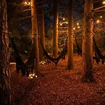 Wellness Tuin - Boudoir - Ultieme Partner Beleving - Indoor Jacuzzi En Openhaard En Prive Sauna - In Romantische Stijl - Gratis Fles Prosecco & Leuke Partner Connect Box ! Hytte Horst