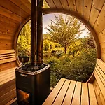 Jaktstuga Wellness Tuin Horst Noord Limburg - Suite Met Indoor Jacuzzi En Openhaard En Prive Sauna - In Romantische Stijl - Gratis Fles Prosecco & Leuke Partner Connect Box ! - Ultieme Partner Beleving