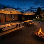Jaktstuga Wellness Tuin Horst Noord Limburg - Suite Met Indoor Jacuzzi En Openhaard En Prive Sauna - In Romantische Stijl - Gratis Fles Prosecco & Leuke Partner Connect Box ! - Ultieme Partner Beleving *