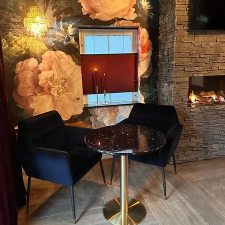 Wellness Tuin - Boudoir - Ultieme Partner Beleving Met Jacuzzi En Openhaard En Prive Sauna In Romantische Stijl Lodge Horst