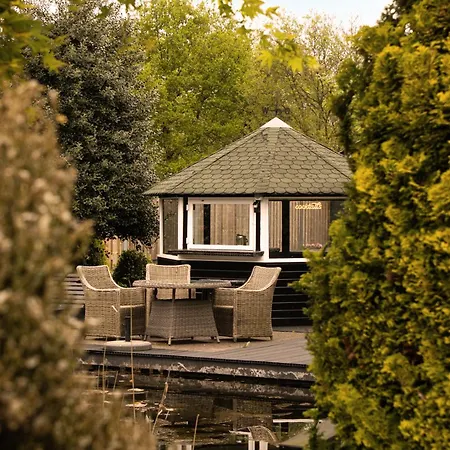 بيت خشبي Wellness Tuin - Boudoir - Ultieme Partner Beleving - Indoor Jacuzzi En Openhaard En Prive Sauna - In Romantische Stijl - Gratis Fles Prosecco & Leuke Partner Connect Box ! هورست