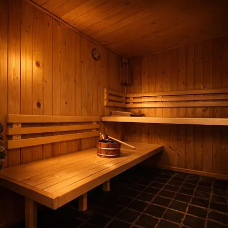 Wellness Tuin Noord Limburg - Met Indoor Jacuzzi En Openhaard En Prive Sauna - In Romantische Stijl - Ultieme Partner Beleving *