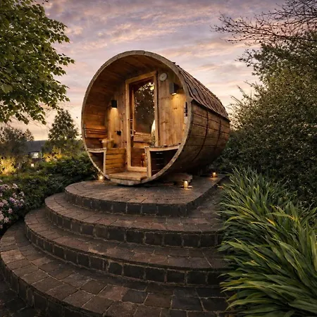 Wellness Tuin Noord Limburg - Met Indoor Jacuzzi En Openhaard En Prive Sauna - In Romantische Stijl - Ultieme Partner Beleving * Horst