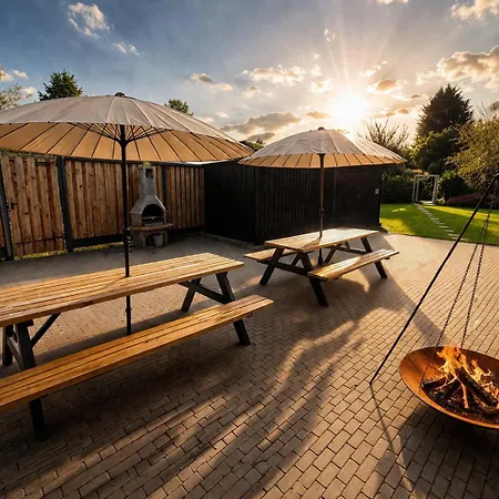 Wellness Tuin Noord Limburg - Met Indoor Jacuzzi En Openhaard En Prive Sauna - In Romantische Stijl - Ultieme Partner Beleving Horst
