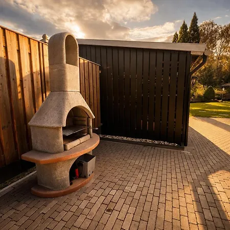 Wellness Tuin Noord Limburg - Met Indoor Jacuzzi En Openhaard En Prive Sauna - In Romantische Stijl - Ultieme Partner Beleving *