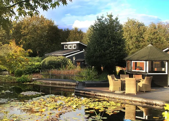 Wellness Tuin - Boudoir - Ultieme Partner Beleving - Indoor Jacuzzi En Openhaard En Prive Sauna - In Romantische Stijl - Gratis Fles Prosecco & Leuke Partner Connect Box ! Horst