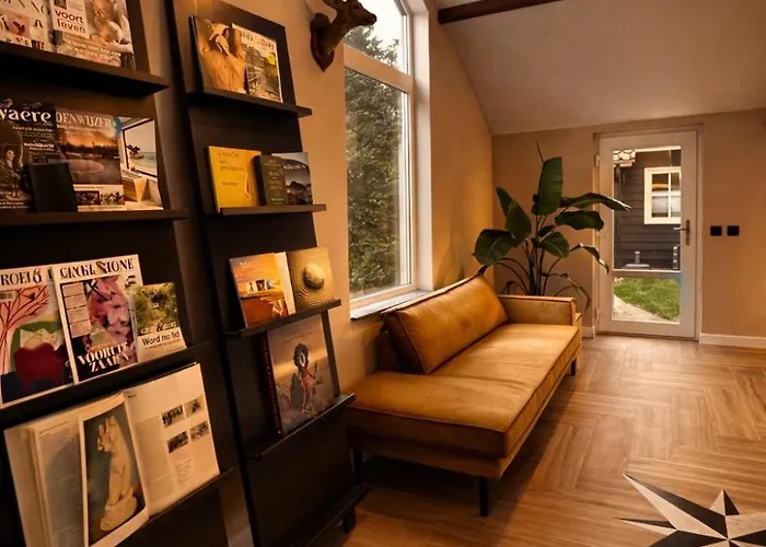 Wellness Tuin - Boudoir - Ultieme Partner Beleving - Indoor Jacuzzi En Openhaard En Prive Sauna - In Romantische Stijl - Gratis Fles Prosecco & Leuke Partner Connect Box ! Jaktstuga Horst