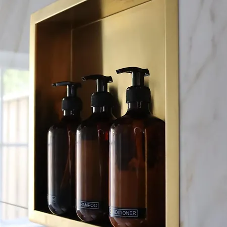 Wellness Tuin - Boudoir - Ultieme Partner Beleving - Indoor Jacuzzi En Openhaard En Prive Sauna - In Romantische Stijl - Gratis Fles Prosecco & Leuke Partner Connect Box ! *