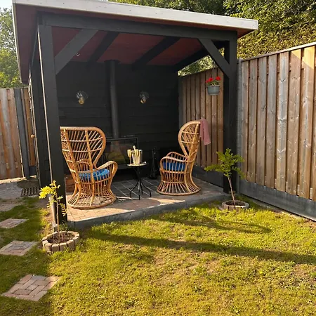 Wellness Tuin - Boudoir - Ultieme Partner Beleving - Indoor Jacuzzi En Openhaard En Prive Sauna - In Romantische Stijl - Gratis Fles Prosecco & Leuke Partner Connect Box ! Hytte