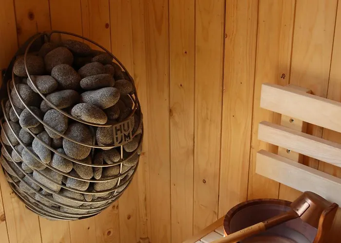 Domek letniskowy Wellness Tuin - Boudoir - Ultieme Partner Beleving - Indoor Jacuzzi En Openhaard En Prive Sauna - In Romantische Stijl - Gratis Fles Prosecco & Leuke Partner Connect Box !