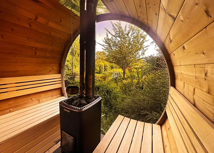 Wellness Tuin - Boudoir - Ultieme Partner Beleving - Indoor Jacuzzi En Openhaard En Prive Sauna - In Romantische Stijl - Gratis Fles Prosecco & Leuke Partner Connect Box ! Domek letniskowy