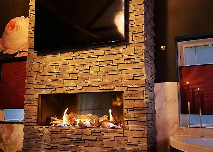 Wellness Tuin - Boudoir - Ultieme Partner Beleving - Indoor Jacuzzi En Openhaard En Prive Sauna - In Romantische Stijl - Gratis Fles Prosecco & Leuke Partner Connect Box ! Domek letniskowy Horst